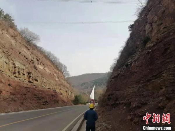 中國大山里的電力“鏢師”